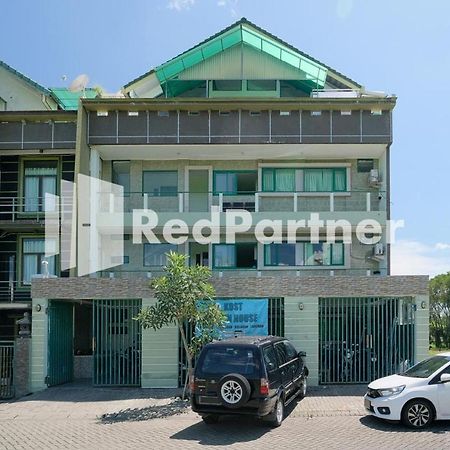 Pondok Hijau Syariah Mitra Reddoorz At Citraland Surabaya Exterior photo