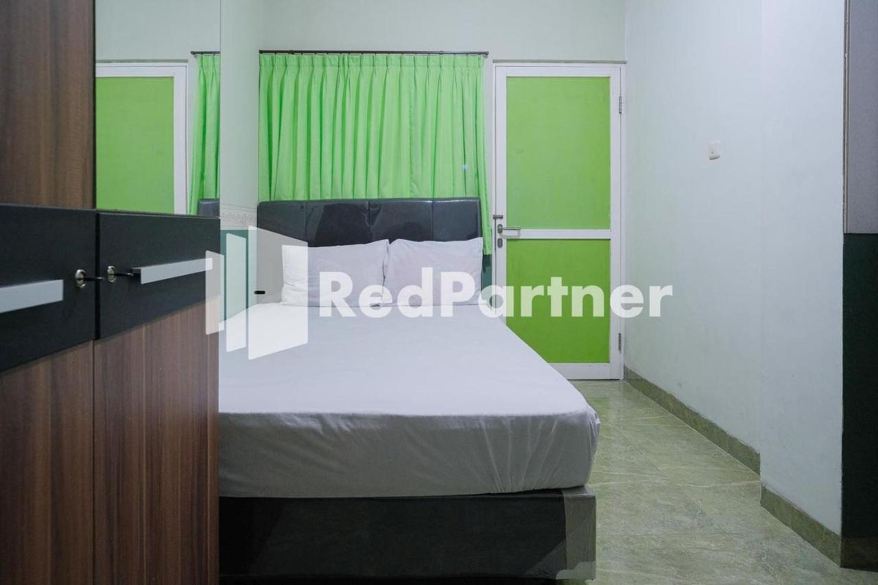 Pondok Hijau Syariah Mitra Reddoorz At Citraland Surabaya Exterior photo