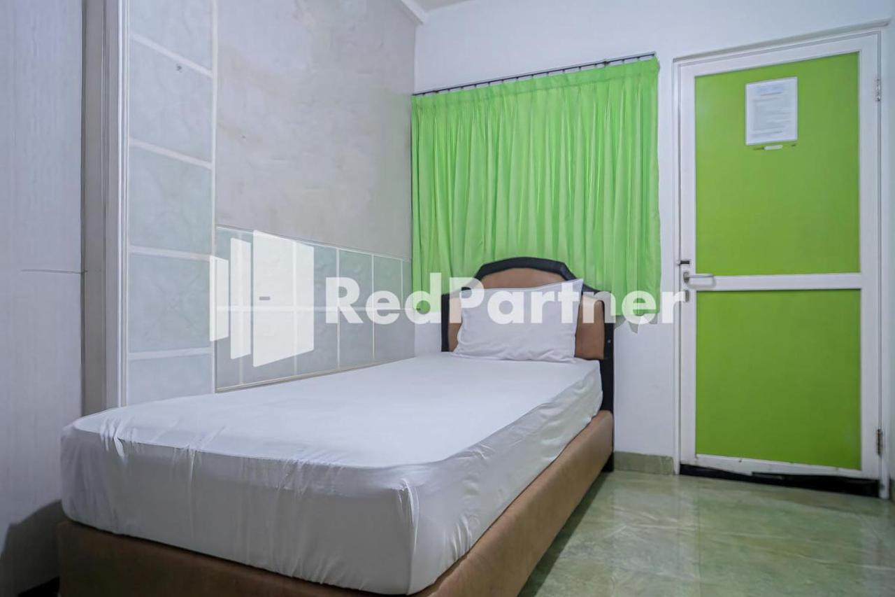 Pondok Hijau Syariah Mitra Reddoorz At Citraland Surabaya Exterior photo