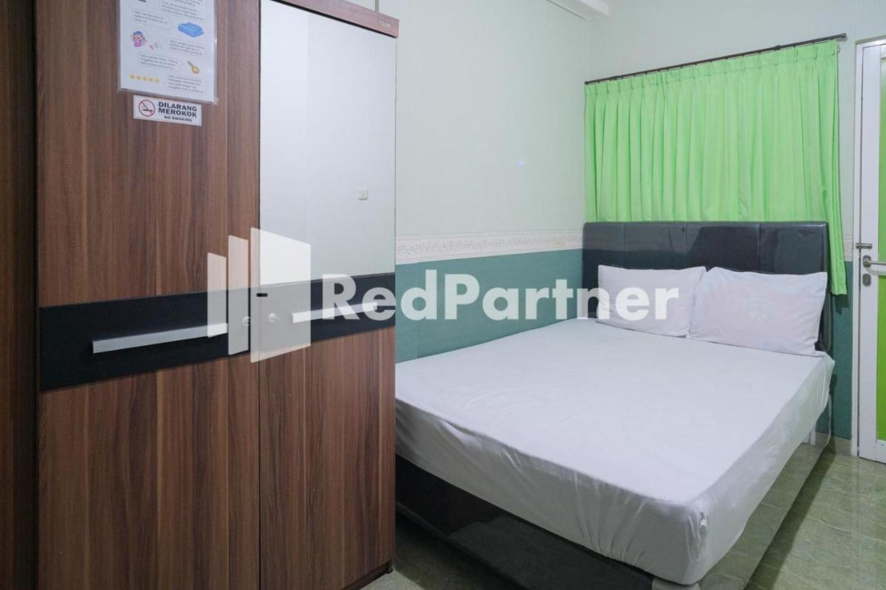 Pondok Hijau Syariah Mitra Reddoorz At Citraland Surabaya Exterior photo